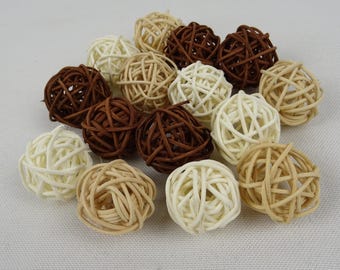 Meadowland Natural Willow Balls – 15 Pack. Small Pet Crunchy Chew Toy - Chinchilla Rat Mice Gerbil Degu Hamster Guinea Pig Bird