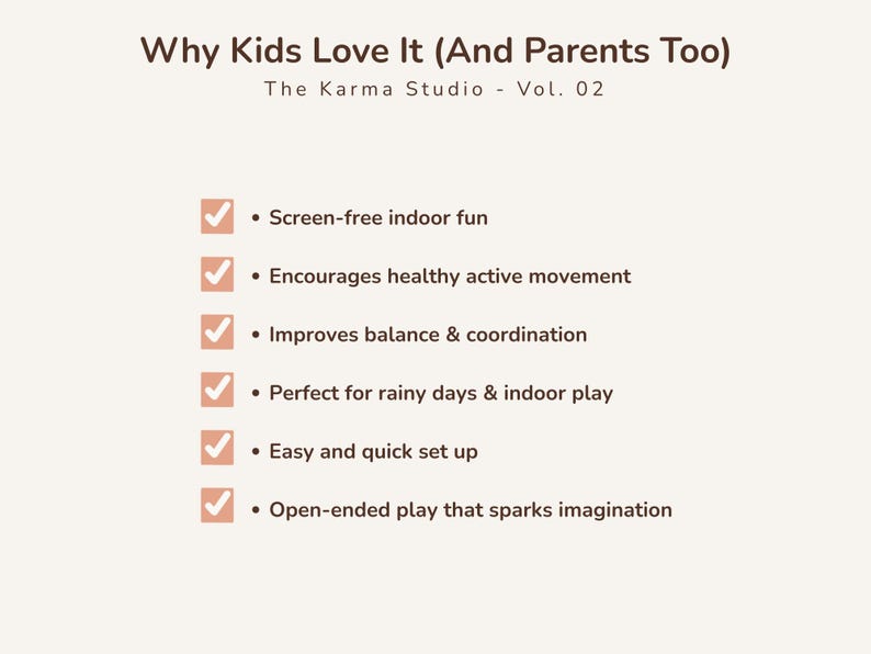 Peut inclure: Graphique cr&egrave;me avec le texte "Why Kids Love It (And Parents Too)" et des puces &eacute;num&eacute;rant les avantages tels que le plaisir sans &eacute;cran, le mouvement actif et l'&eacute;quilibre am&eacute;lior&eacute;. The Karma Studio Vol. 02 est &eacute;galement affich&eacute;.