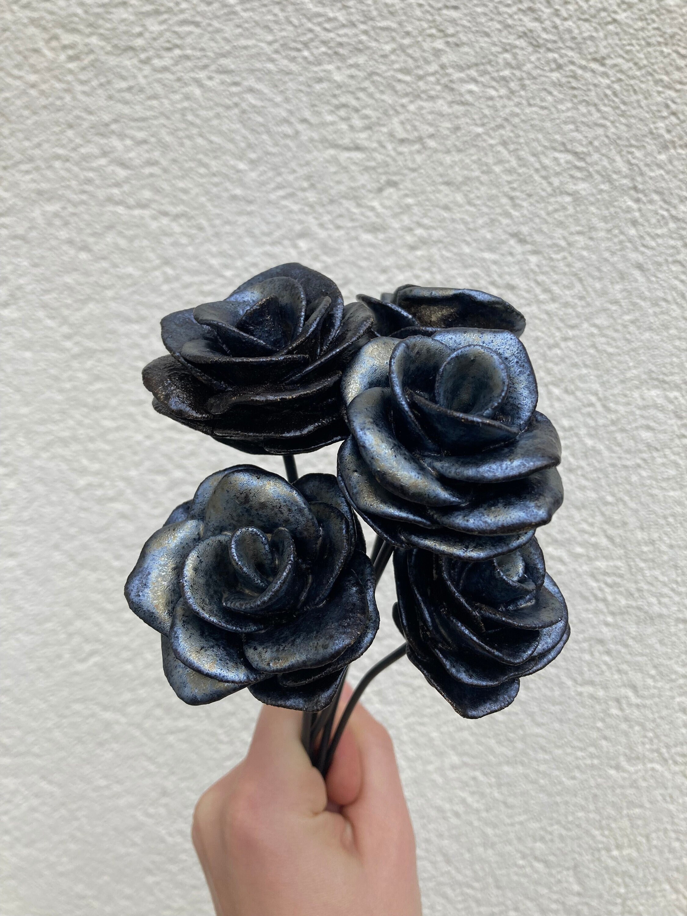 5 Roses Métallisées en Céramique sur Tige
