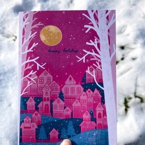 Frohe Feiertage Grußkarte Geschenk | gefaltet A2, innen blanko | Rosa Weihnachtsstadt Festkarten für Freunde, Familie | lubremerdesign