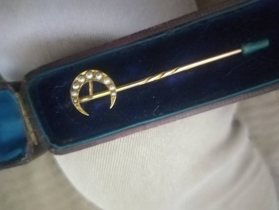 Gold Victorian tie pin