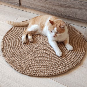 Piccolo tappeto rotondo in juta all'uncinetto, tappeto fatto a mano, tappeto da esterno per patio, tappeto rustico, tappeto rotondo in juta personalizzato, zerbino boho. Regalo ecologico.