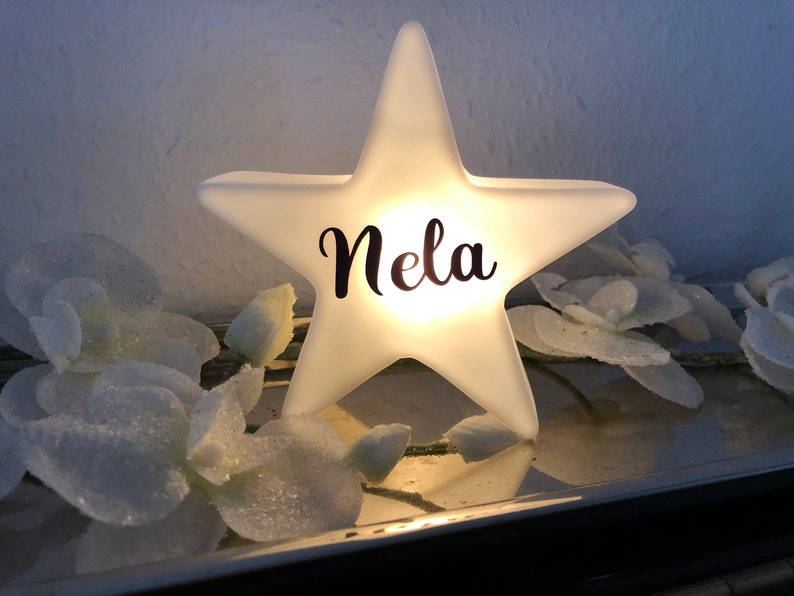 Leuchtstern mit Namen LED Stern personalisiertes Geschenk zur Geburt, Weihnachten oder Taufe / Nachtlicht Bild 1