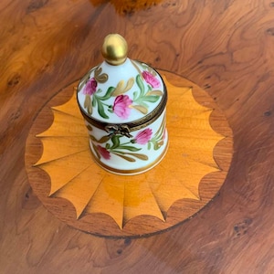 Exquisite hand painted vintage Rochard Limoges porcelaine box