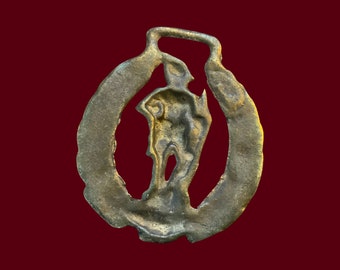 ロビン・フッドを描いた19世紀のイギリスのアンティーク馬の真鍮像