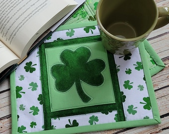 St. Patrick's Day Appliqued Mug Rug - Quilted White and Green Shamrock Snack Mat