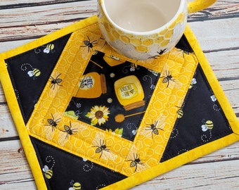 Scrappy Honey Bee Quilted Snack Mat - Patchwork Black and Yellow Mug Rug