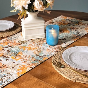 Chemin de table réversible matelassé - 13 x 40 po. Dessus de table turquoise orange brun aqua