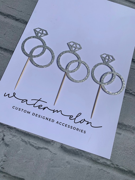 Arthsdite Just Engaged Cake Topper per decorazioni per feste di fidanzamento, con anello di fidanzamento, decorazione per torte con scritta We're Engaged, glitter oro