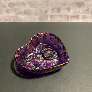 Piatto di bigiotteria a forma di cuore in resina / Unico nel suo genere / Regalo per tutti / Vassoio per bigiotteria