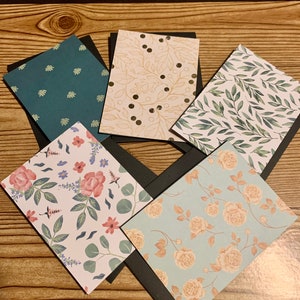Floral and Vine Design Cards | Set of 5 | Comes with Black envelopes | Blank card set | White inside