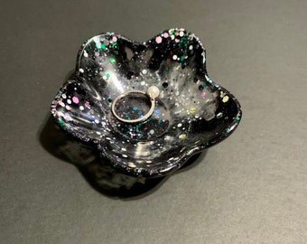 Resin Flower Shaped Trinket Dish | One of a kind | Gift for all | Trinket Tray