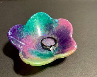 Resin Flower Shaped Trinket Dish | One of a kind | Gift for all | Trinket Tray