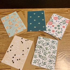 Cartes de conception florale et vigne | Ensemble de 5 | Livré avec des enveloppes Kraft | Jeu de cartes vierges | Blanc à l'intérieur