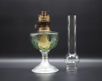 groen glas antieke olielamp, zilverkleurige basiskerosinelamp, Franse brandstoflamp uit de jaren dertig, verzamelobjecten, vintage verlichting, cadeau vader