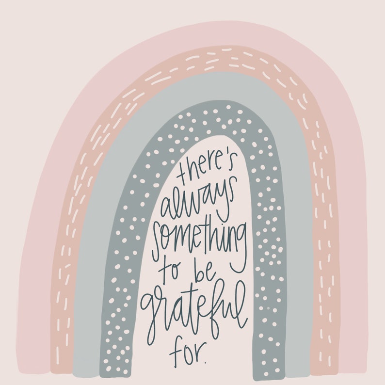 K&ouml;nnte beinhalten: Ein pastellfarbener Regenbogen mit einer grauen Mitte und dem Text "there's always something to be grateful for."