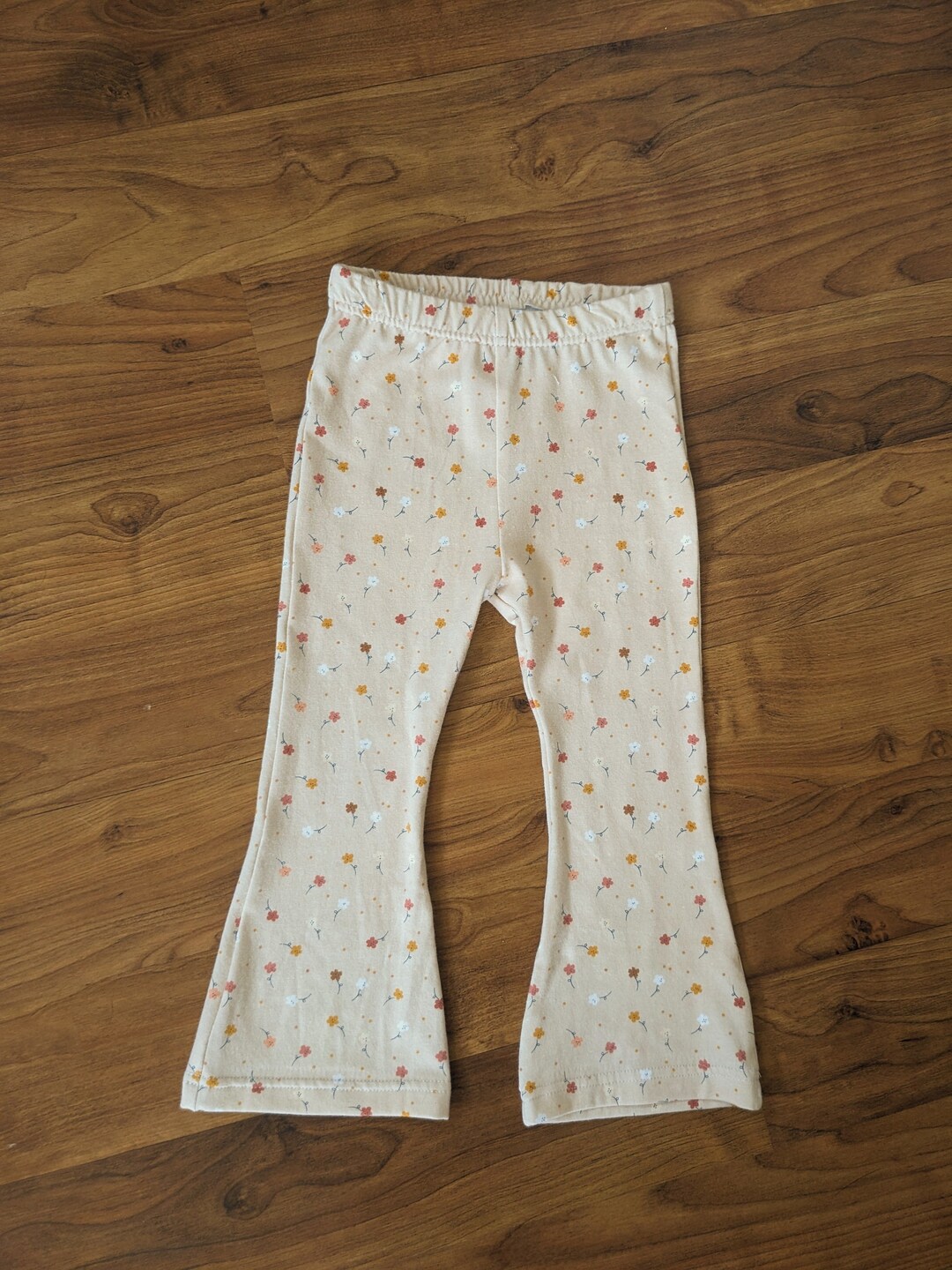 Petite Illuminated Flower Pull-On Ankle Pant