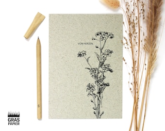 Könnte beinhalten: Eine leere Karte mit einer schwarz-weißen Illustration einer Blume mit dem Text "Von Herzen." darauf gedruckt. Die Karte ist aus Recyclingpapier und hat eine gesprenkelte Textur.