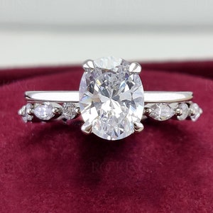 Set di anelli di fidanzamento in moissanite a taglio ovale, fede nuziale abbinata per l'eternità completa, set di anelli da sposa solitario a taglio ovale da donna, set di promesse d'oro