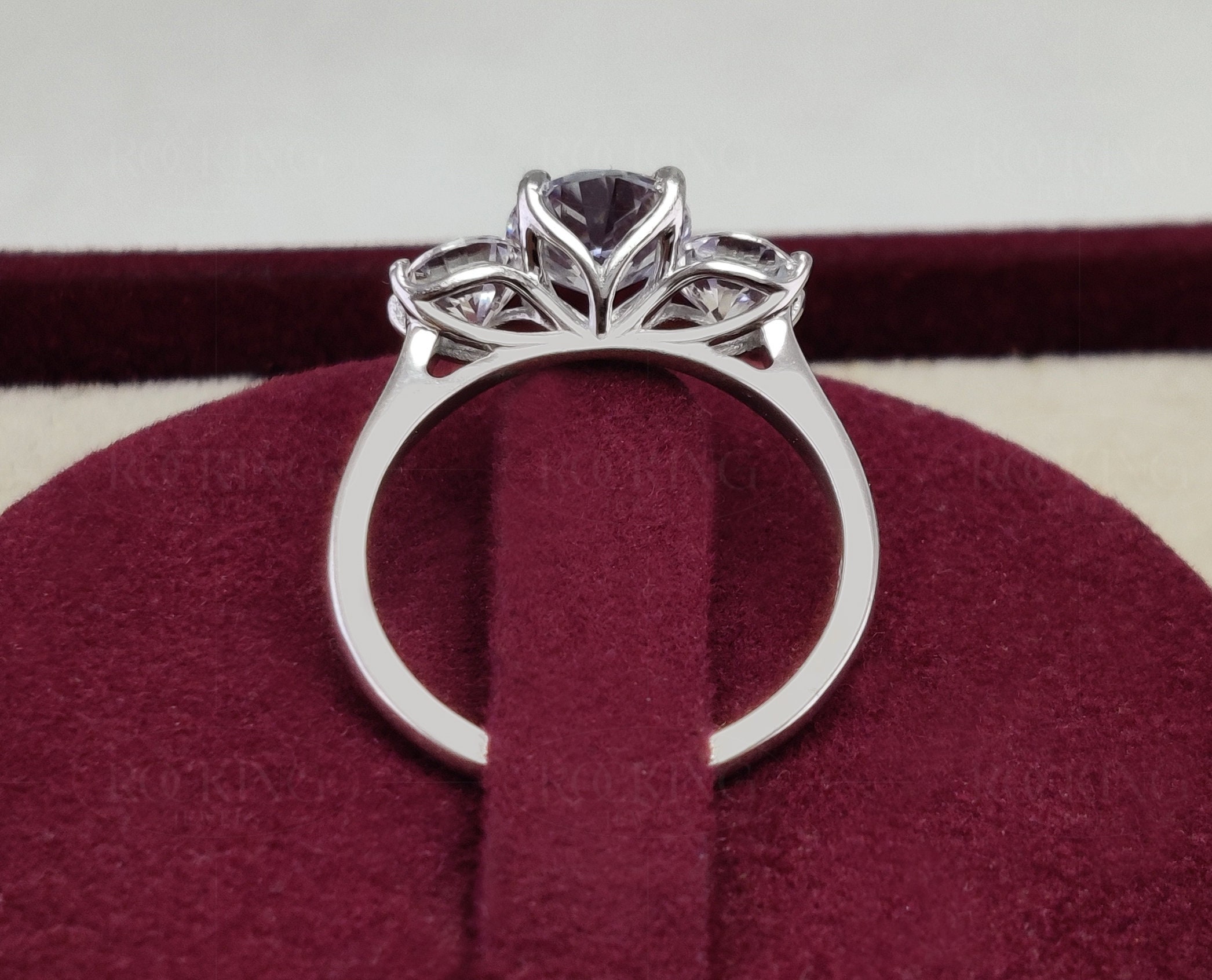 Tulip Setting Three Stone Ring 18ct Yellow Gold Tulip Setting