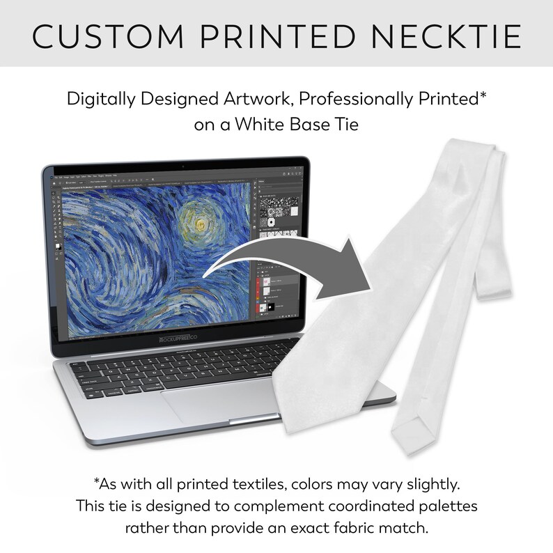 K&ouml;nnte beinhalten: Eine wei&szlig;e, individuell bedruckte Krawatte wird neben einem Laptop mit einem digitalen Design gezeigt. Der Laptop-Bildschirm zeigt ein blaues und gelbes Kunstwerk. Der Text auf dem Bild lautet "Custom Printed Necktie".