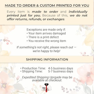 Może przedstawiać: Kremowa grafika z tekstem &bdquo;MADE TO ORDER & CUSTOM PRINTED FOR YOU&rdquo;. Zawiera r&oacute;wnież informacje o zwrotach, zwrotach pieniędzy i wymianach, a także szczeg&oacute;ły dotyczące wysyłki. Logo Tie Vibes znajduje się na dole.