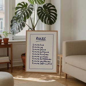 Puede incluir: Juego de tres tazas de cerámica con acabado mate moteado. Las tazas son de color crema, gris claro y gris oscuro. Cada taza tiene un diseño simple y minimalista, ideal para café o té.