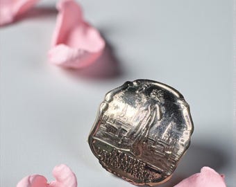 Anillo de cuchara reciclada, efigie de la Estatua de la Libertad. ¡Joyería hecha a mano! Upcycling, una idea de regalo.