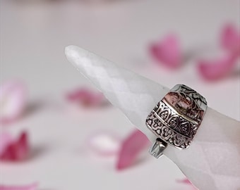 Anillo de cuchara reciclado con estampado floral: ¡Joyería hecha a mano! Upcycling, una idea de regalo.