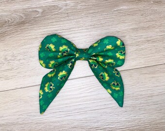 St Patrick's Day Dog Collar Bow: Green Clover Fabric