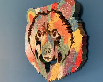 tête d'ours en bois peinte