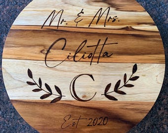 Tabla de cortar personalizada, hecha a mano, perfecta para regalos de compromiso, boda y inauguración de la casa.