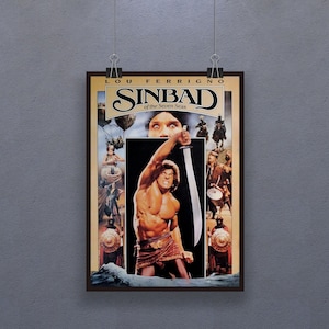 Peut inclure: Une affiche de film vintage pour le film "Sinbad des Sept Mers" avec Lou Ferrigno. L'affiche présente une illustration colorée de Sinbad tenant une épée, avec d'autres personnages et des scènes du film en arrière-plan.