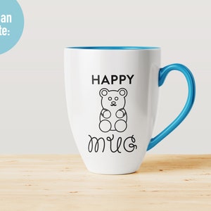 K&ouml;nnte beinhalten: Wei&szlig;e Keramiktasse mit blauem Rand und Henkel. Die Tasse hat eine schwarze Umrandung eines Teddyb&auml;ren und den Text "HAPPY MUG" aufgedruckt.