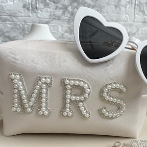 GRANDE trousse à cosmétiques en cuir personnalisée en nylon | Trousse de maquillage avec écusson à lettres nacré | Sac de voyage personnalisé | Sac lune de miel | Cadeau nuptiale de douche