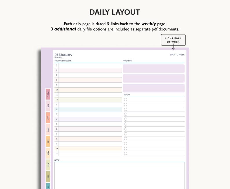 Puede incluir: Una p&aacute;gina de planificador diario con un borde lila claro. La p&aacute;gina incluye secciones para la programaci&oacute;n, las prioridades y las listas de tareas. El texto en la parte superior dice "DAILY LAYOUT" y "03 | January".