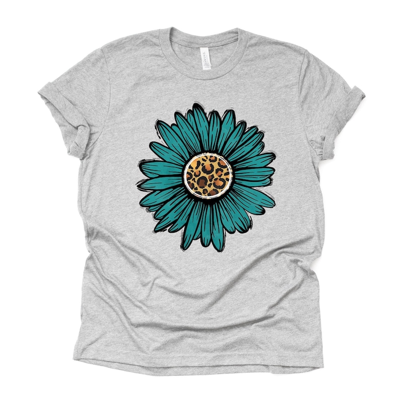 K&ouml;nnte beinhalten: Ein graues T-Shirt mit einer blaugr&uuml;nen Sonnenblume mit einem Leopardenmuster in der Mitte.