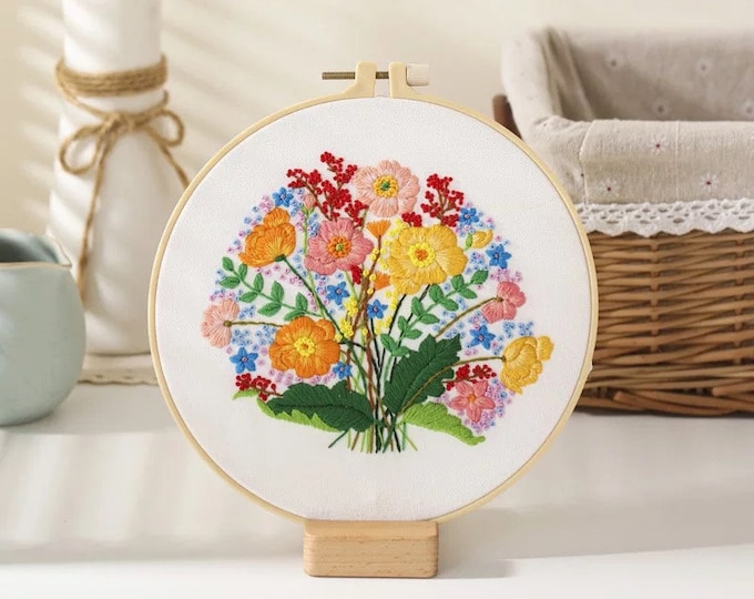 Embroidery Kit For Beginner | Modern Crewel Embroidery Kit with Pattern | Floral  Embroidery Full Kit with Needlepoint Hoop| DIY Craft Kit