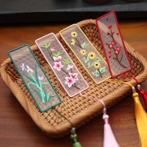 Floral Bookmark Transparent Embroidery Kit for Beginner,diy Kit, Beginner Hand Embroidery Full Kit ,Diy Start Up Embroidery Set with Pattern