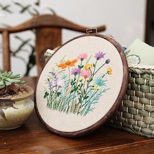 Kit de bordado para principiantes / Kit de bordado moderno con patrón / Plantas de aro de bordado / Materiales artesanales de flores incluidos / Regalo completo de KIT de bricolaje