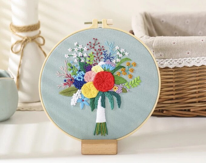 Embroidery Kit For Beginner | Modern Crewel Embroidery Kit with Pattern | Floral  Embroidery Full Kit with Needlepoint Hoop| DIY Craft Kit