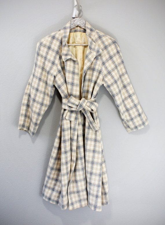 Vintage Tailor Made 1960s Wrap Coat White Gray Sal