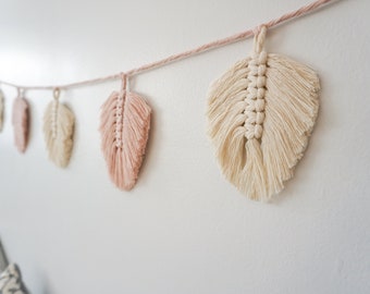Soft pink and white feather macramé garland for wall decoration in recycled cotton made in Quebec