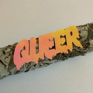 Holographic Queer Tropf