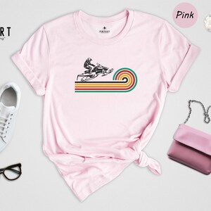 Everyday Shirt Snowmobile Tee: Retro Rainbow Design - Eco Friendly Cotton, Vibrant Digital Ink, Casual Outdoor Wear bild 3