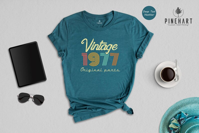 1977 Birthday Shirt Retro Style Tee: Vintage 49th Year Celebration, Eco Friendly Fabric (Unisex Sizes, Durable Print) immagine 2