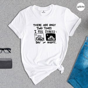 Camiseta con estampado de gato estresado - Humor introvertido - Diseño divertido - Mezcla de algodón suave, estampado ecológico, comodidad informal imagen 7