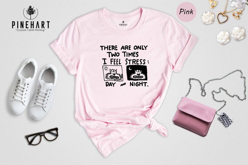 Camiseta con estampado de gato estresado - Humor introvertido - Diseño divertido - Mezcla de algodón suave, estampado ecológico, comodidad informal imagen 6