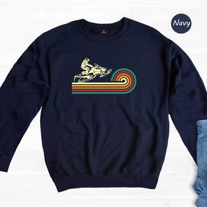 Everyday Shirt Snowmobile Tee: Retro Rainbow Design - Eco Friendly Cotton, Vibrant Digital Ink, Casual Outdoor Wear bild 6