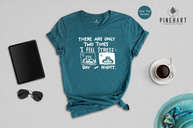 Camiseta con estampado de gato estresado - Humor introvertido - Diseño divertido - Mezcla de algodón suave, estampado ecológico, comodidad informal imagen 4